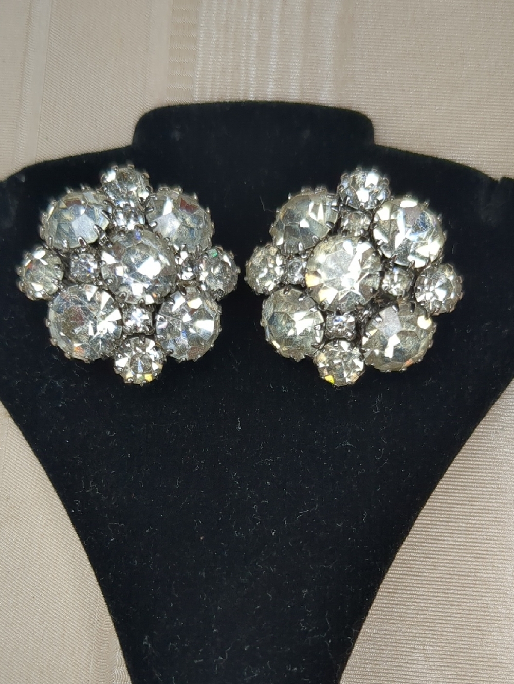 Women's Formal Round Cluster Crystal Earrings Mid Century Clip-on Silver Accents